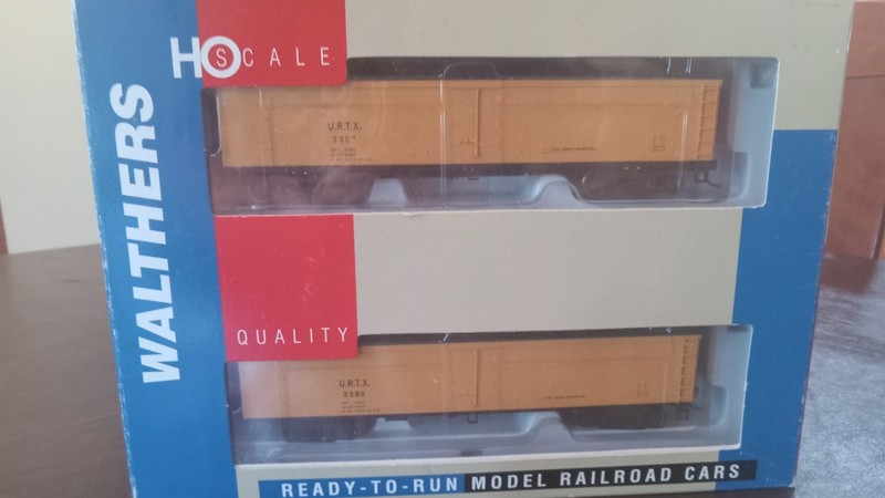 HO Scale Walthers 932-25486 URTX Orange GACX Wood Reefer 2 Pack w/GSC Trucks