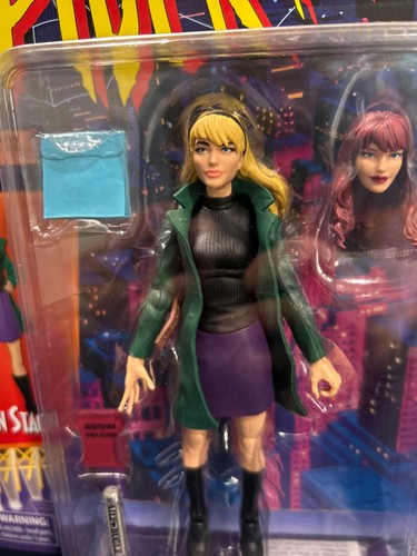 MOSC Marvel Legends Retro Spider-Man Gwen Stacy action figure w Mary Jane Head - Picture 8 of 8