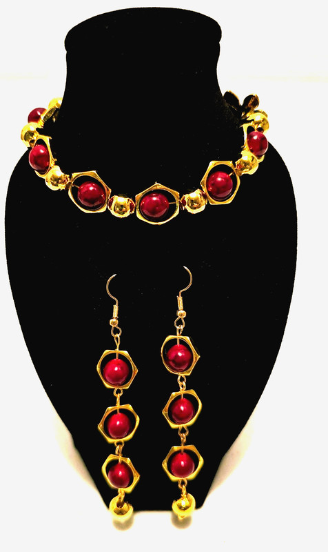 8''Bracelet Red circle Beads with Gold Spacers w/3" 1/2Earrings set w/Gold Clasp