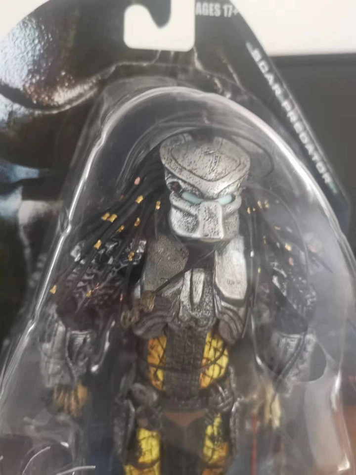 NEW 7" Alien VS. Predator  Masked Scar Predator Action Figure Model Collection  - Image 4 of 4