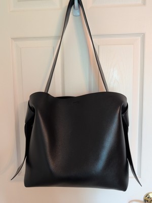 ACNE STUDIOS MUSUBI MIDI SHOULDER BAG THE MUST HAVE OF 2025. PERFECT, UNWORN. 