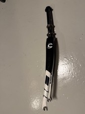 Forcella Cannondale CAAD10 per telaio taglia 56, cuffia/tappo superiore incluso.