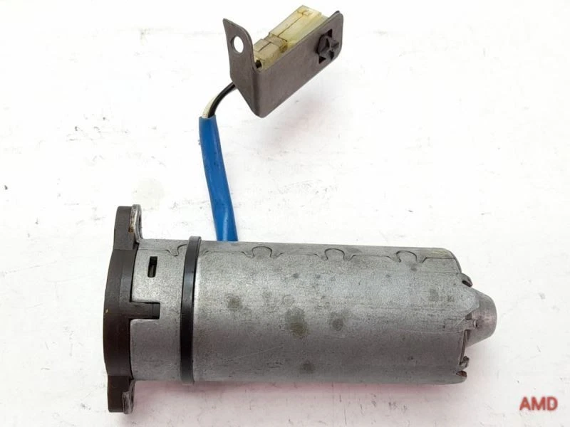 2003 BMW 330ci 325ci E46 Convertible Front Right Seat Height Adjustment Motor - Image 3 of 4