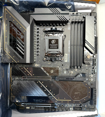 ASRock X870E TAICHI Motherboard