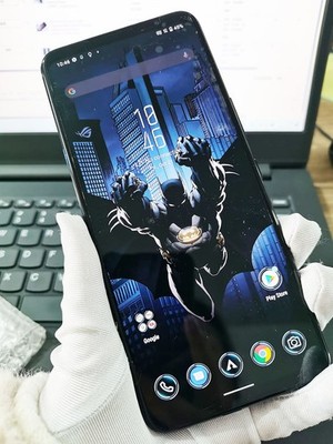 Asus ROG Phone 6 Batman Edition (Unlocked) 5G 6.78'' 50MP 256GB 12GB RAM