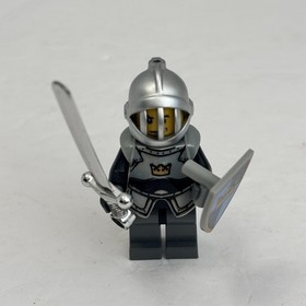 LEGO 7093 Knight and Horse Mini Figure Barding Crown Helmet Armor King's Castle
