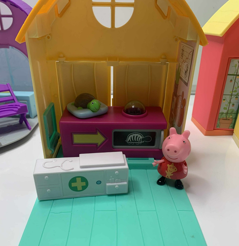 Peppa Pig Peppa’s bundle house playsets cafe etc figures job lot - Picture 3 of 12
