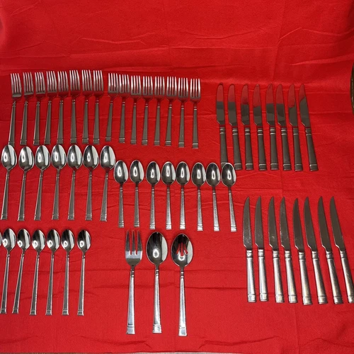 Heritage Mint LTD BENTLEY 18/10 Stainless Set Of 59 Including 8 HTF Steak Knives