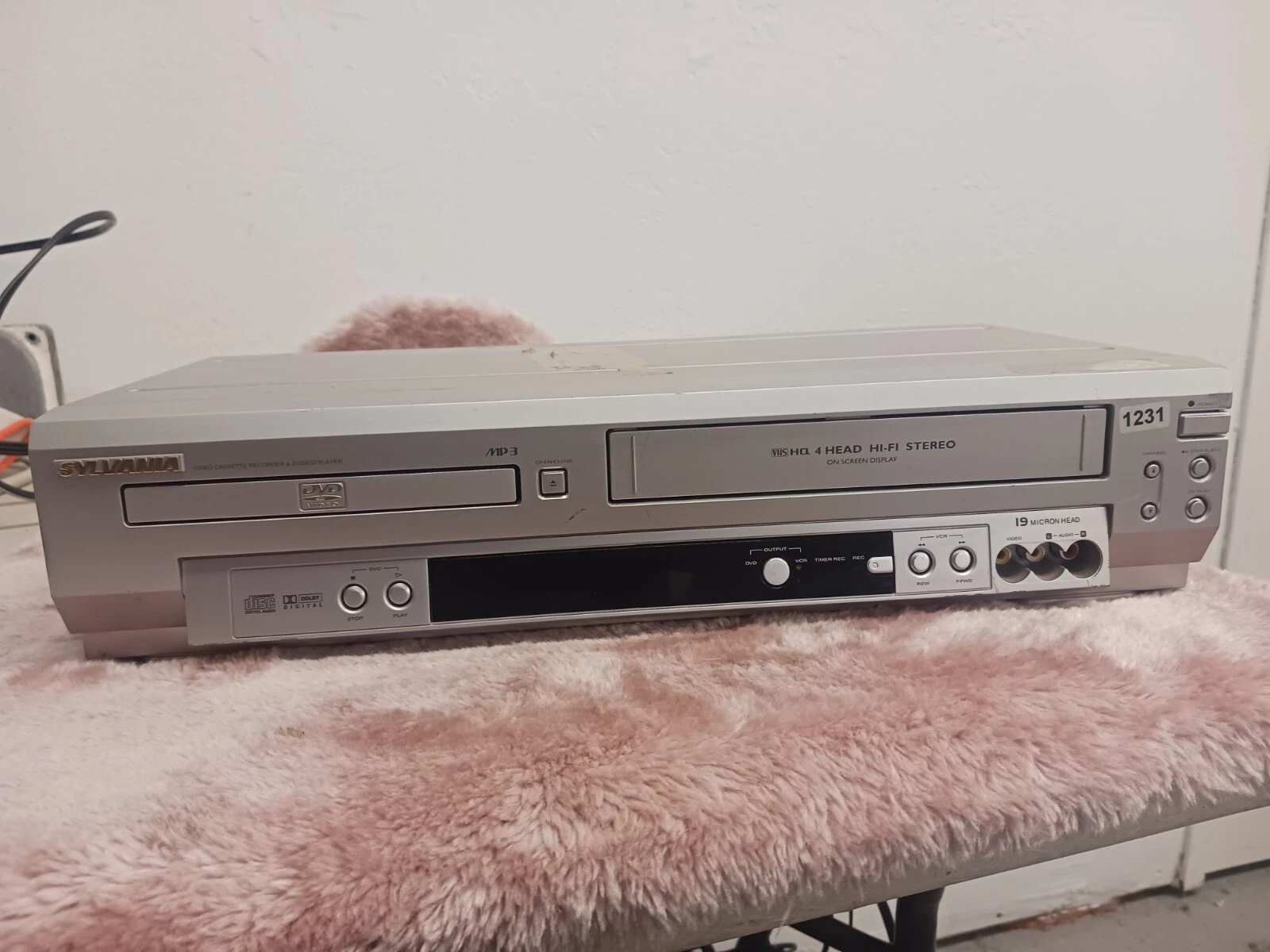 For parts! Sylvania dvd vcr combo model: SSD803