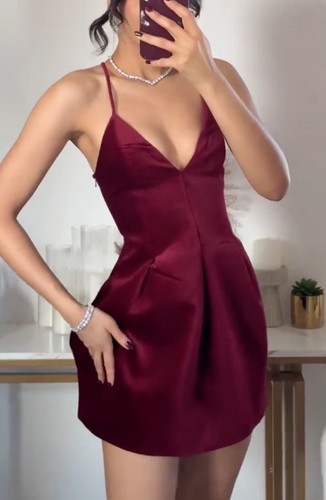 Vestido de cóctel de terciopelo rojo intenso de Zara. Nuevo con etiquetas. Talla pequeña - Imagen 4 de 7