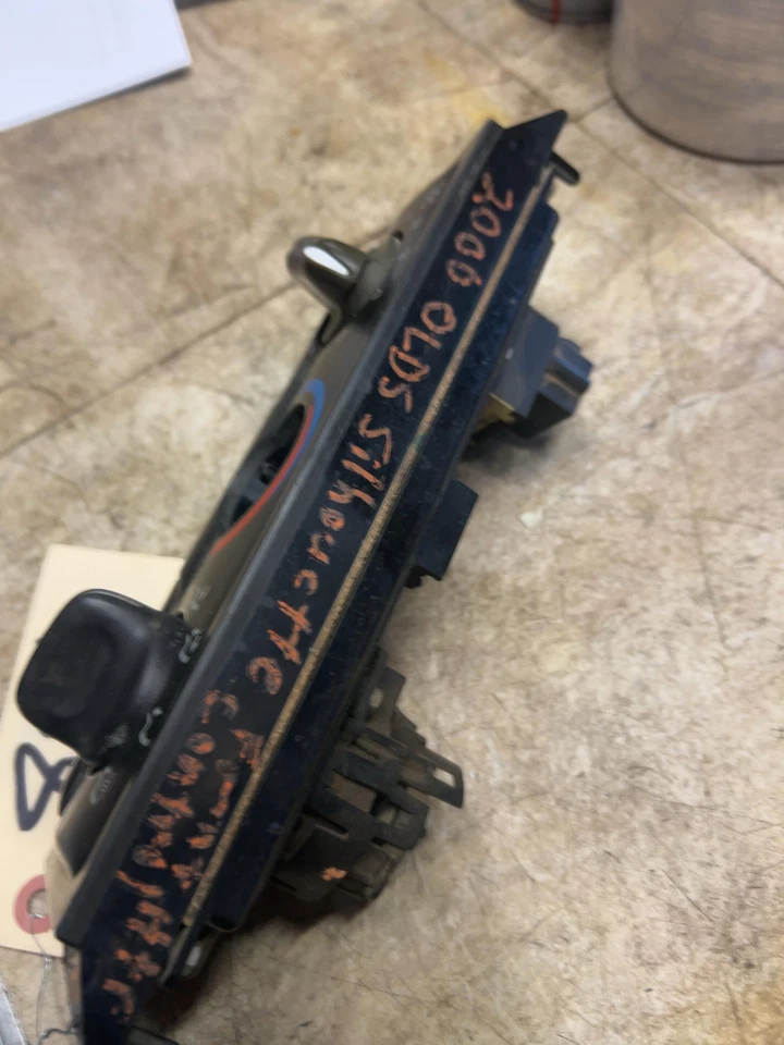 00 Oldsmobile OLDS SIHLOUETTE Calentador A/C Control Foto 4 de 4