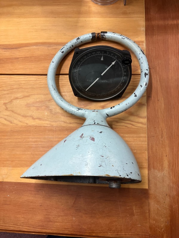 WWII RADIO COMPASS BENDIX TYPE MN-20A LOOP ANTENNA W/  INDICATOR