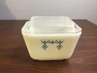 Vtg PYREX Blue Snowflake Garland 501-B Refrigerator Dish With Lid 1-1/2 Cup