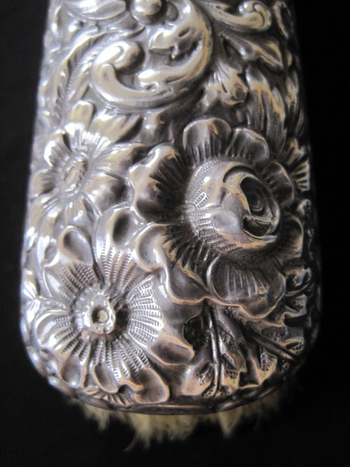 Cepillo de ropa antiguo victoriano Repousse de plata de ley de 6" Birmingham Inglaterra Foto 2 de 4