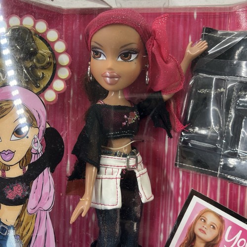 Muñeca Bratz Moda Estilista Yasmin Con Accesorios Sellada Nueva En Caja - Imagen 5 de 12