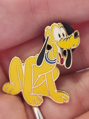 PLUTO - SITTING - MICKEY MOUSE'S DOG - VINTAGE DISNEY LAPEL PIN - HAT PIN