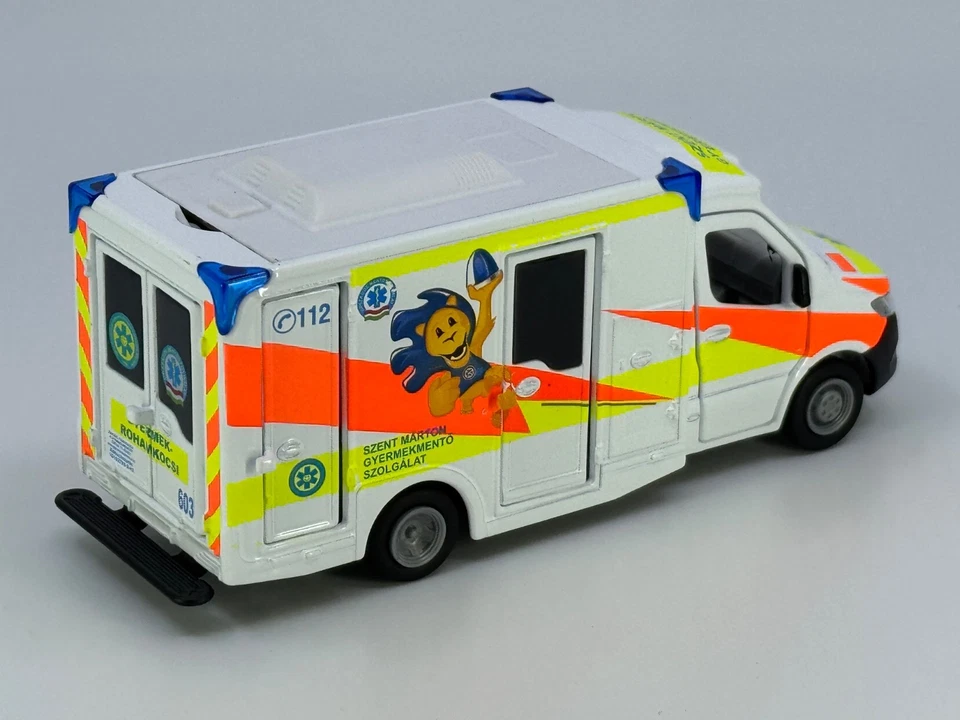 SIKU 2115 Ambulance special limited edition, St. Martin Peadiatic EMS Hungary - Image 4 of 4
