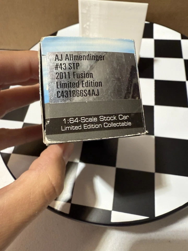 RARO* A.J. Allmendinger #43 STP 2011 ACTION 1/64 Nascar Diecast Foto 4 de 4