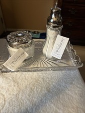 Lady Primrose Tryst Vanity Set dépoussiérage soie poudre verre shaker crème pour le corps NEUF