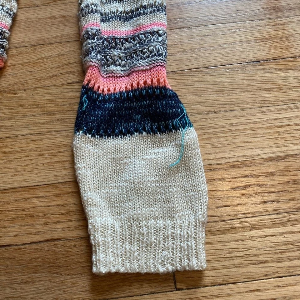 Cardigã feminino tamanho 10 com capuz por Mudd malha acrílica sem fechamento - Imagem 2 de 4