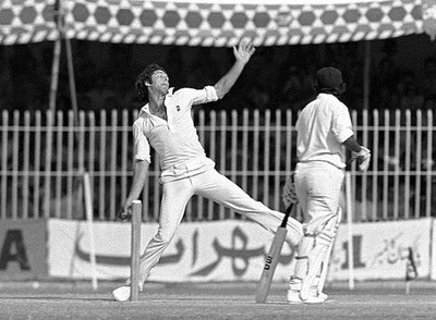Imran Khan bowling for Pakistan during the 2nd Test match between - Old Photo