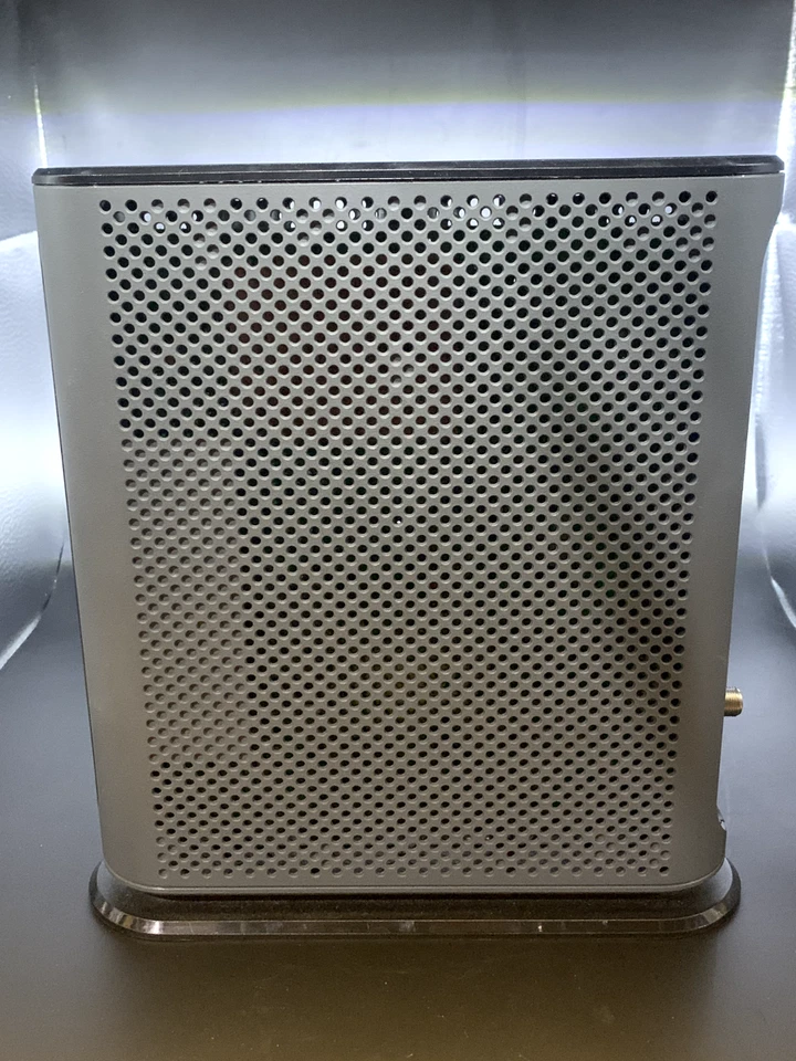 Motorola MG7550 16x4 Cable Modem + AC1900 Dual Band WiFi Router - All-in-One - Image 4 of 4