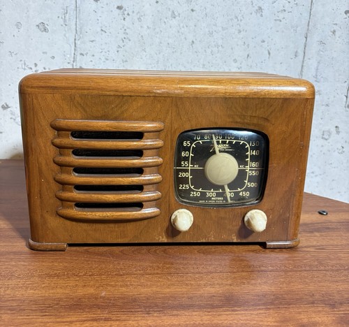 Vintage Zenith TOASTER Tube Radio Model 6D525 Beautiful Walnut Cabinet Works !