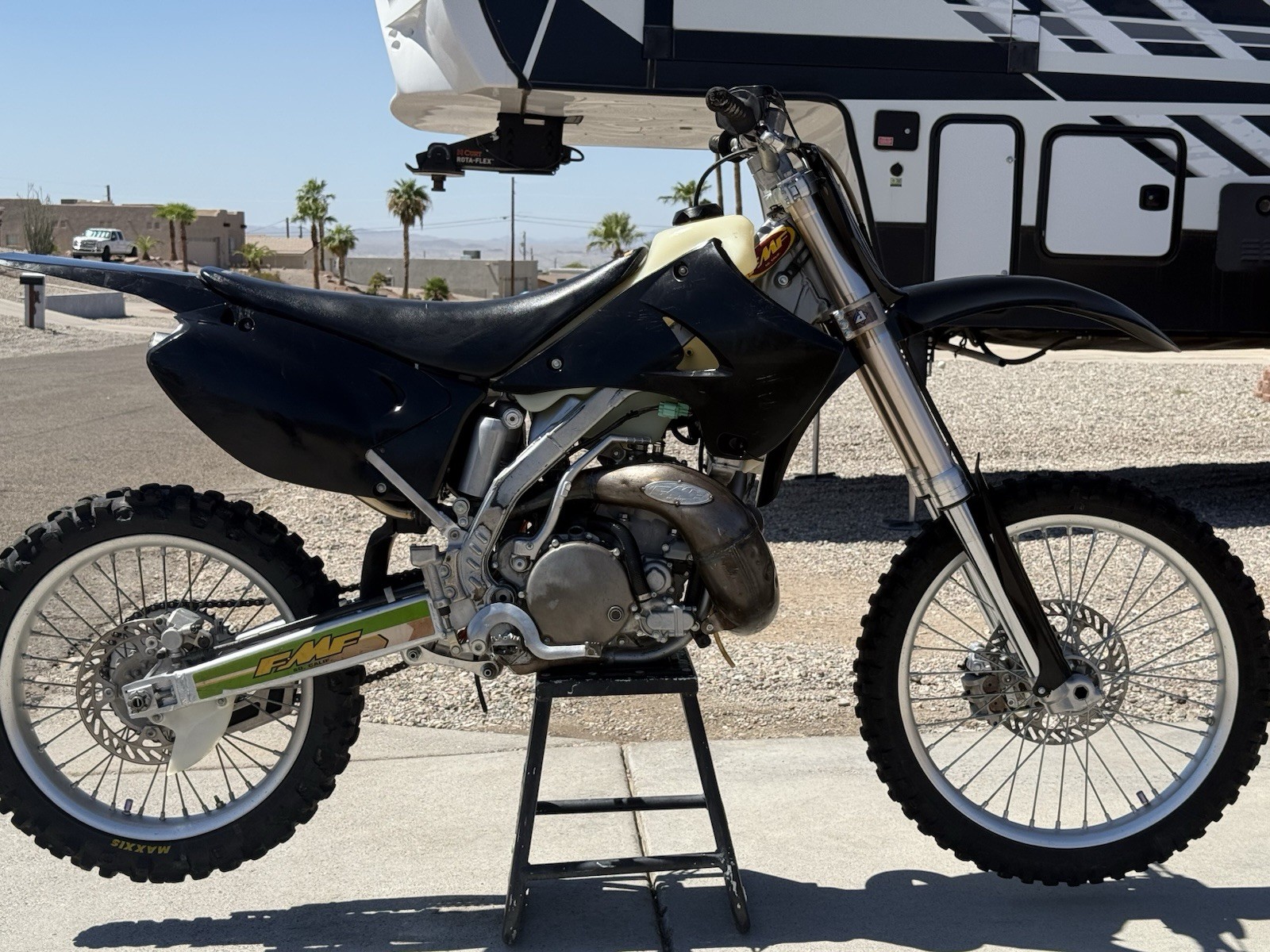 2003 KAWASAKI KX250 OEM Crankcase Set Left & Right! 14001-1307, Good Cases KX250