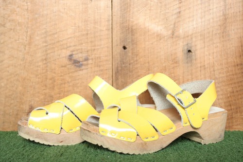 Vintage HANNA ANDERSSON Yellow Patent Leather Wood Heel Sandals EU 32 ≈ US 1 - Picture 2 of 10