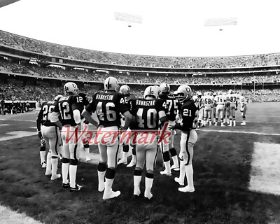 1976 Oakland Raiders Offence Huddle Inside Own Goal Line 8 X 10 Photo Pic