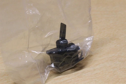 NEW Eaton Toggle Switch 8282K127C *FREE SHIPPING*