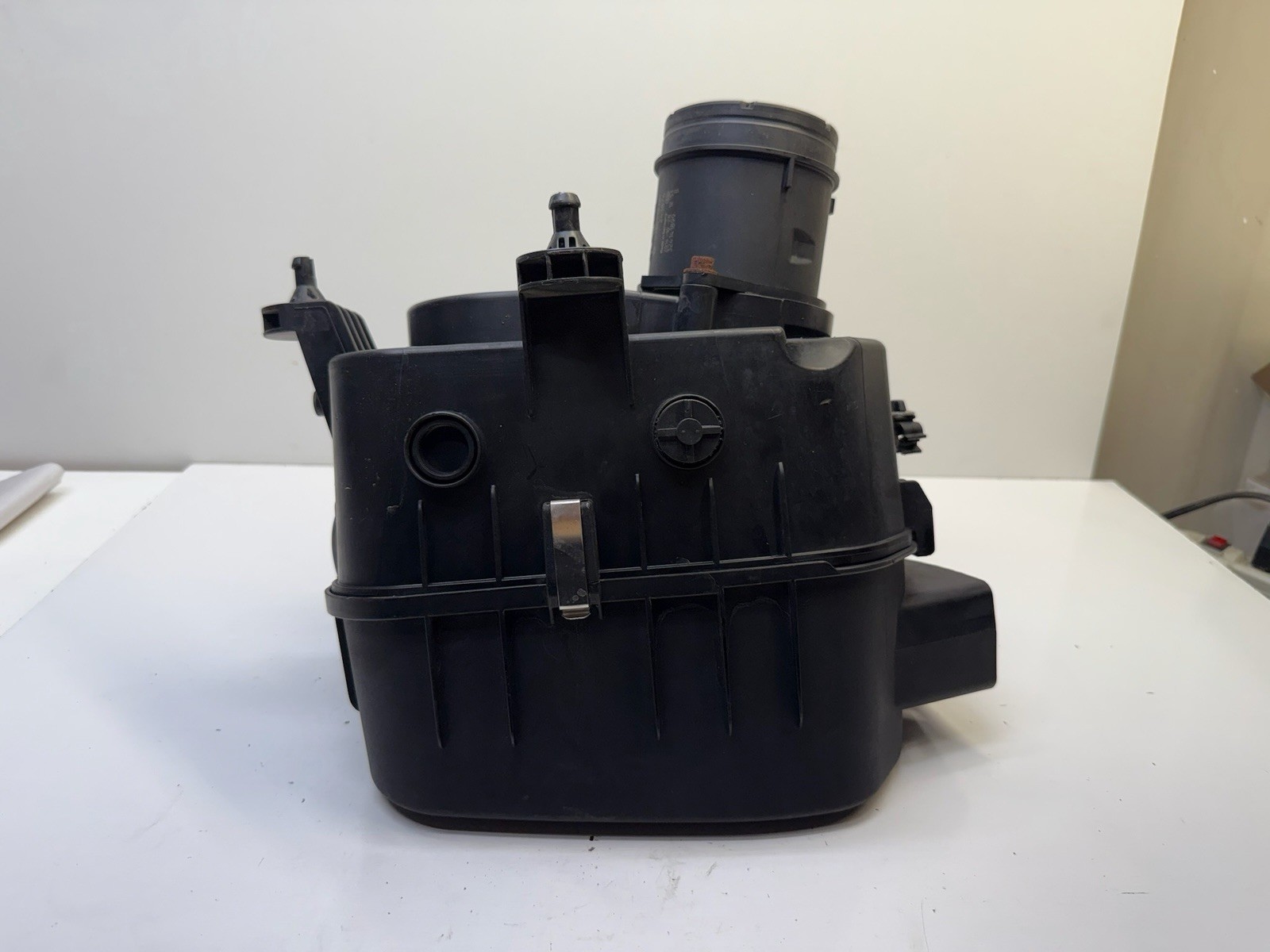 14-17 Maserati Ghibli M157 Right Side Intake Air Cleaner Filter Box Housing OEM