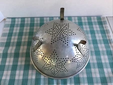 Vintage 7 Star Aluminum Metal  9" Colander 3 Footed Strainer Retro Farmhouse 