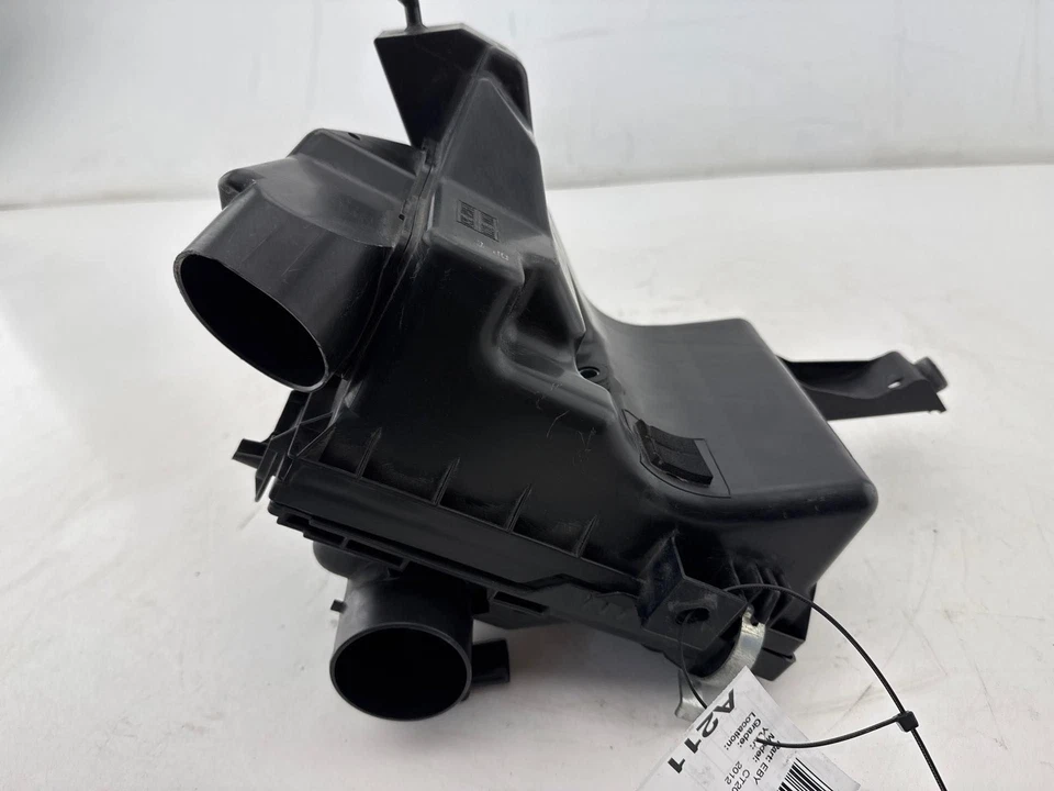 Caja de filtro de admisión de filtro de aire Lexus CT200H 2011-2017 FABRICANTE DE EQUIPOS ORIGINALES Foto 2 de 4