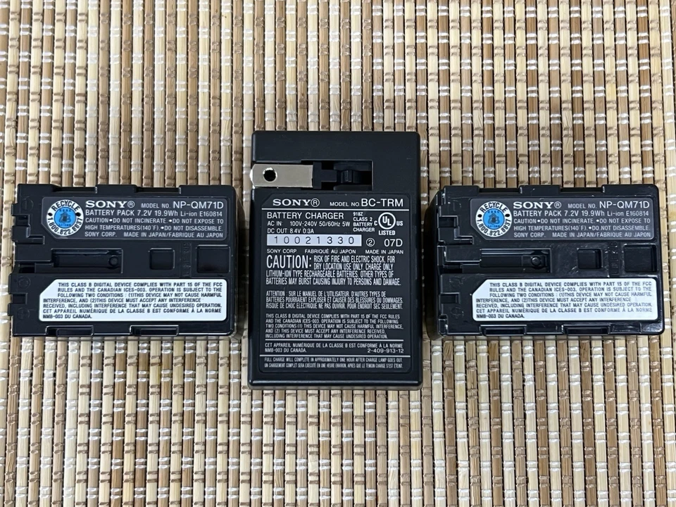 Sony NP-QM71D 7.2V OEM Li-ion Battery Packs and BC-TRM Battery Charger 10021330 - Image 2 of 4