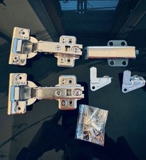 Nuovo e non montato! 4 cerniere Ikea Besta e 2 apriporta a pressione