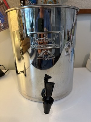 Berkey Stainless Steel Water Dispenser lower chamber w/spigot 4.5 gallon 8.5 dia