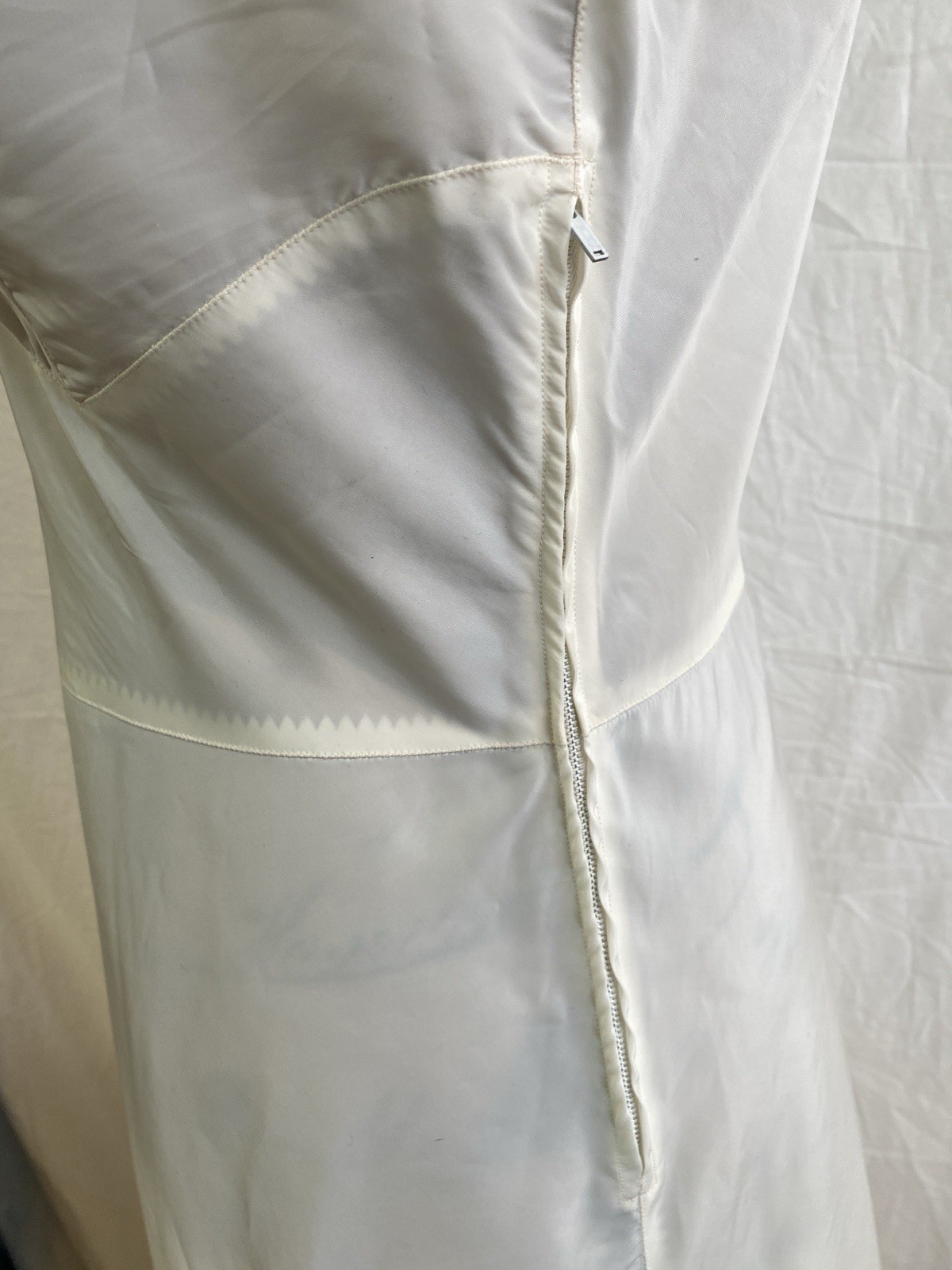 Vintage BARBIZON Off White Semi-sheer Full Slip Dress Lingerie Pinup Modern 8 thumbnail 3