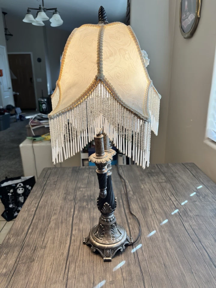 VTG Dale Tiffany Cream Heart Glass Beaded Lamp Shade (Lamp Incl) Boudoir - Image 4 of 4