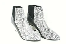 JADY ROSE womens 2.5 in heel boots size 7 M slip on black & white brand new