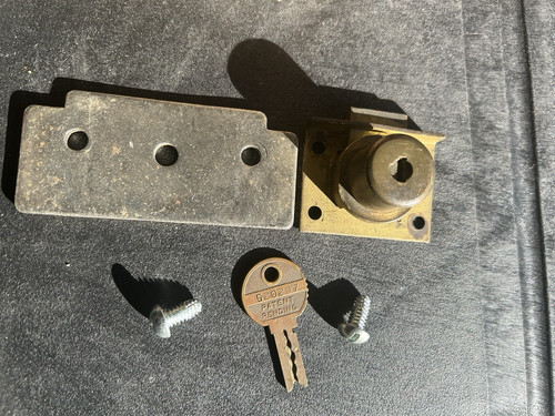 MILLS SLOT MACHINE  BACK DOOR LOCK WITH 1 KEY and MOUNTING BRACKET WITH SCREWS