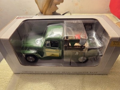 SpecCast 29020 1:32 Die Cast John Deere 1953 Willys Jeep Stake Bed Truck Bank