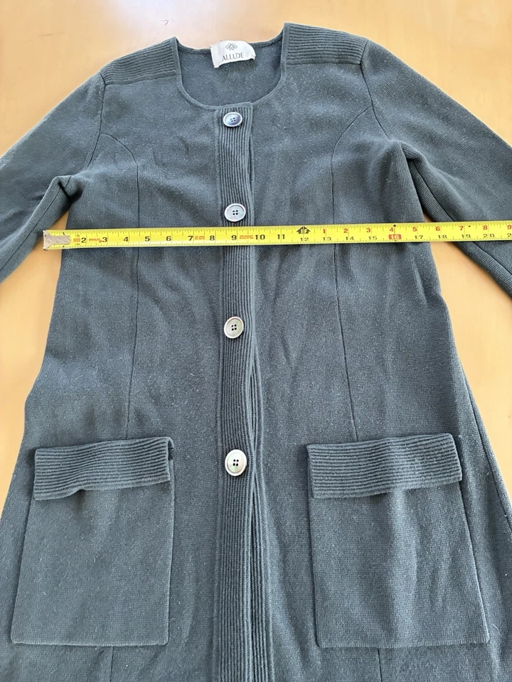 女式 Allude 羊绒灰色纽扣开衫毛衣 S 码 — 第 4/4 张图片