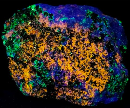 XL SW UV Fluorescent Hardystonite Willemite Calcite & Clinohedrite Franklin NJ