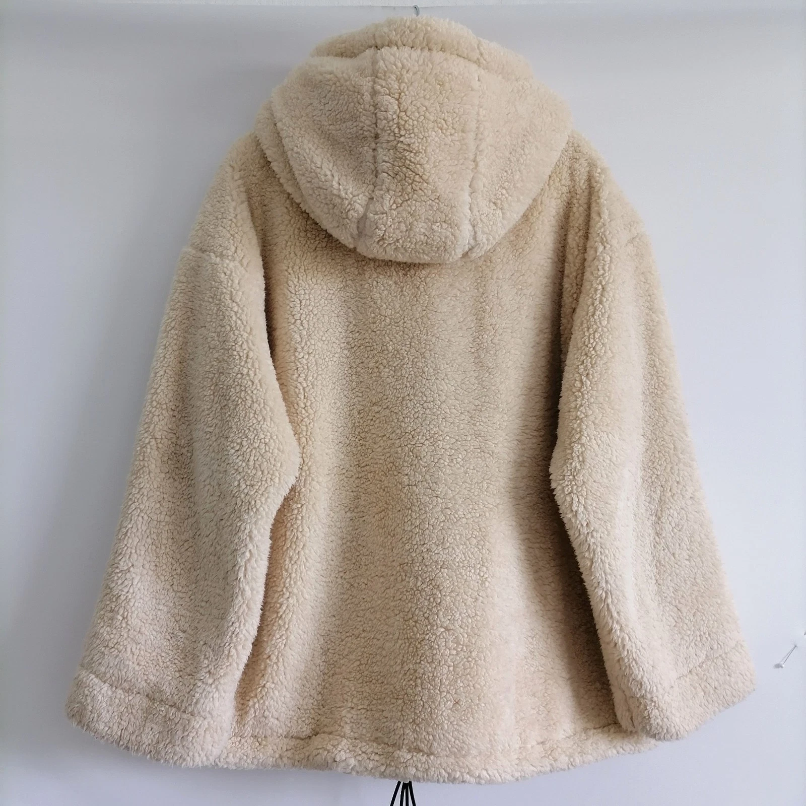 OFF WHITE Free People Felpa con Cappuccio e Zip Sherpa Donna Panna Spalla Goccia Morbida Pile Taglia M