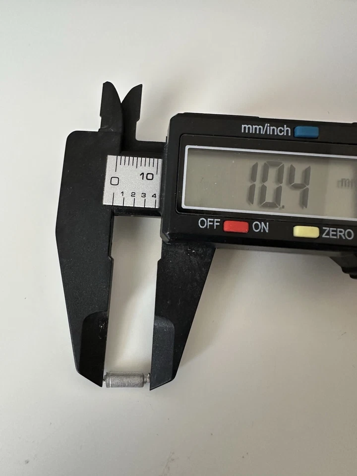 Estintori In Metallo Bianco Per Auto Da Corsa Scala 1/43 Rally, Pista Ecc. - Immagine 2 di 3