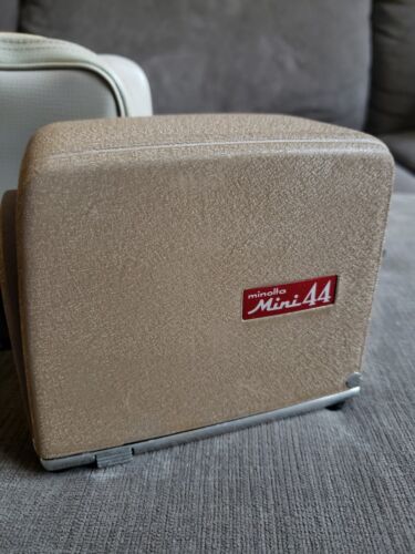 Vintage 35mm Film Slide Projector Minolta Mini 44 Portable w/ Case - Great Cond! - Picture 2 of 23