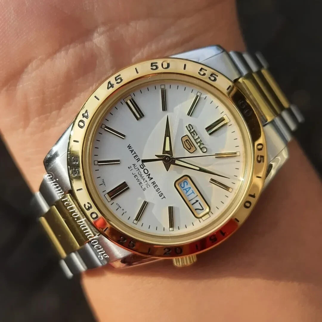 【美品】SEIKO 5 Automatic Rare Seiko 5 SNKE04k1 Automatic 21 Jewels Baton Day Date Two