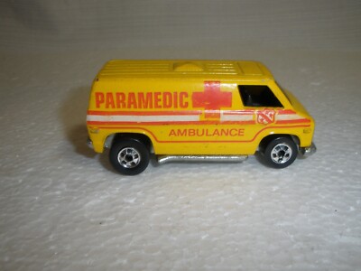 ホットウィール　アンビュランス③ Hot Wheels Super Van Ambulance black walls super condition yellow