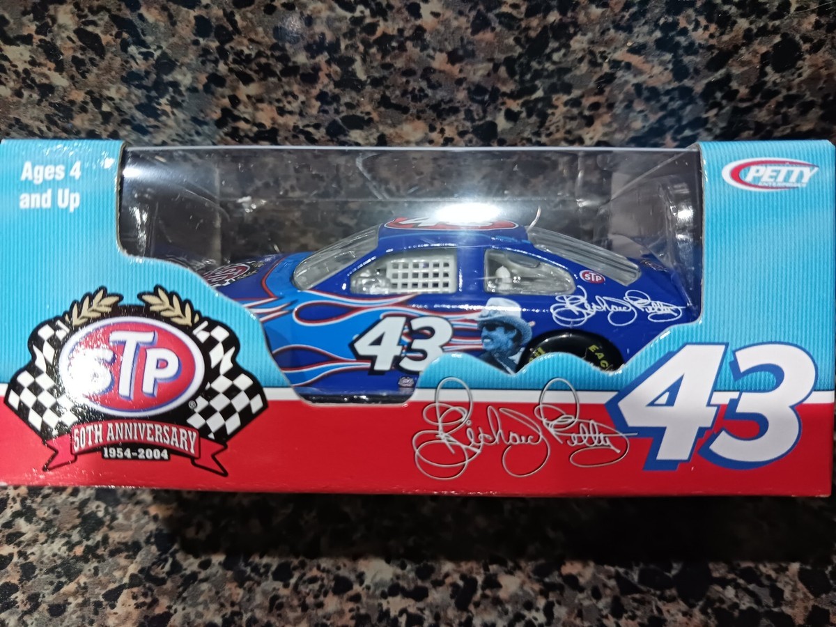 Richard Petty #43 STP 50th Anniversary 2004 Dodge 1:64